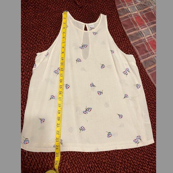 OLD NAVY Relaxed Sleeveless Keyhole Tops (Set of 2) in Ditsy Floral - Size S - Picture 5 of 9